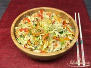 Funchoza mit Gemüse und Hähnchenfilet