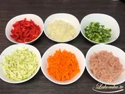 Funchoza mit Gemüse und Hähnchenfilet