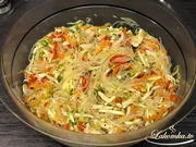 Funchoza mit Gemüse und Hähnchenfilet