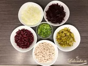 Salat mit Hähnchenfilet, Rüben und Bohnen
