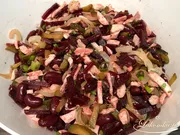 Salat mit Hähnchenfilet, Rüben und Bohnen