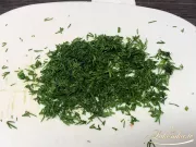 Tomatensalat mit Knoblauch und Pinienkernen