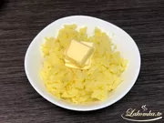 Salat „Unter einem Pelzmantel“ portioniert