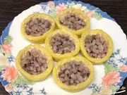 Salat „Unter einem Pelzmantel“ portioniert
