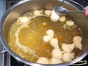 Hühnersuppe mit Knödeln
