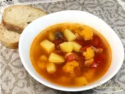 Gemüsesuppe mit Rindfleisch