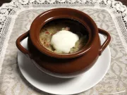 Kartoffel-Babka in einem Topf