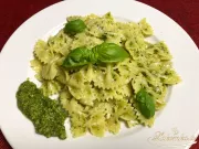 Nudeln mit Soße "Pesto"