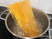 Pasta mit Thunfisch und Tomaten
