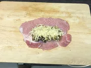 Mit Pilzen gefüllte Schweinefleischröllchen