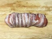 Mit Pilzen gefüllte Schweinefleischröllchen