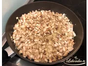 Mit Pilzen gefüllte Schweinefleischröllchen