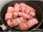 Mit Pilzen gefüllte Schweinefleischröllchen