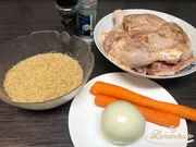 Mit Reis gebackene Hähnchenschenkel