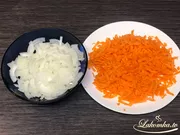 Mit Reis gebackene Hähnchenschenkel