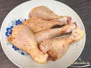 Hähnchenschenkel in einer Tüte