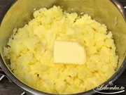 Hähnchenschenkel in einer Tüte