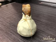 Hähnchenschenkel in einer Tüte