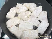 Gebratener Fisch mit Tomatensauce
