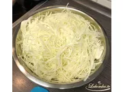 Kuchen mit Kohl im Ofen