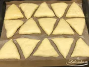 Kuchen mit Kohl im Ofen