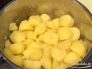 Kuchen mit Kartoffeln im Ofen