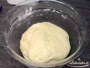 Kuchen mit Kartoffeln im Ofen