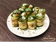 Zucchiniröllchen mit Lachs